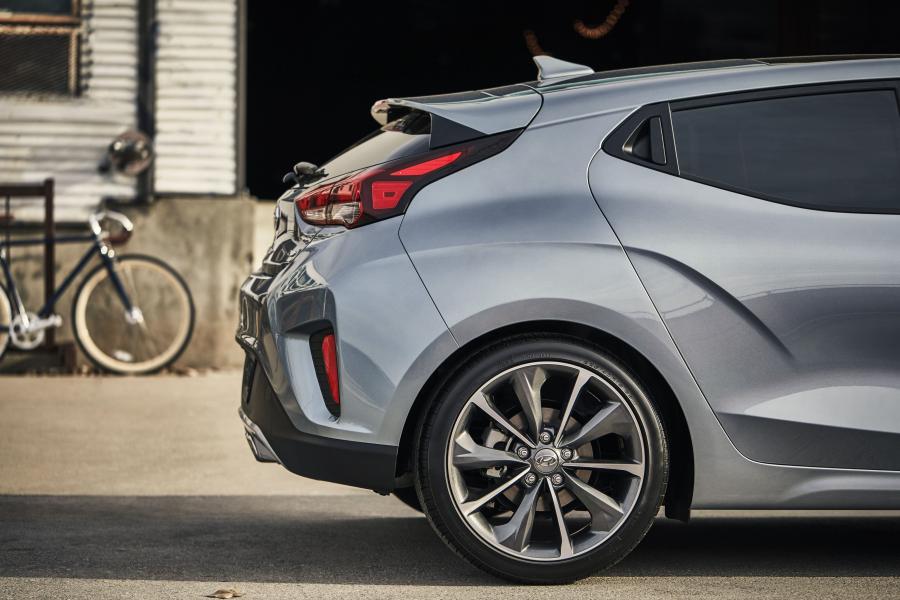 Детали экстерьера Hyundai Veloster 2018 года  (NA) (фото 31 из 37)